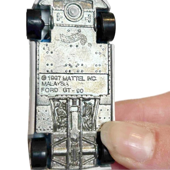 Vintage 1997 Hot Wheels White Ford GT-90 Diecast Model Toy Car Black Window 1:64 - Picture 8 of 12